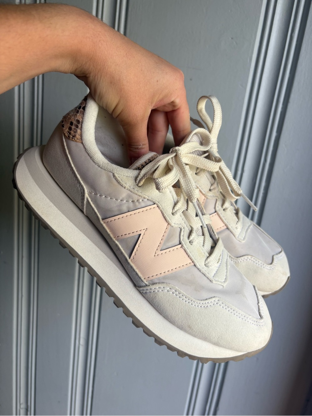 New Balance Girls 4Y Pale Pink and Cream Retro Runner Sneakers Snake Skin Accent